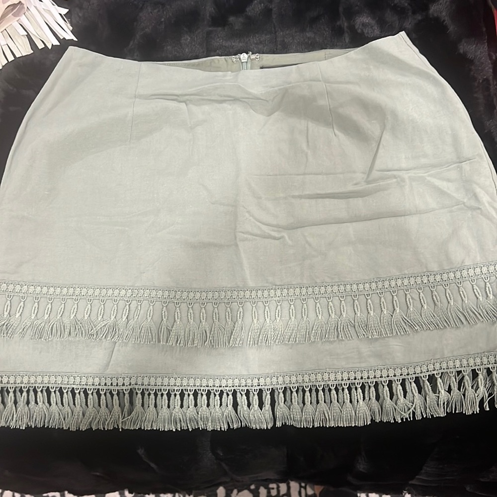 Lulu skirt size medium green